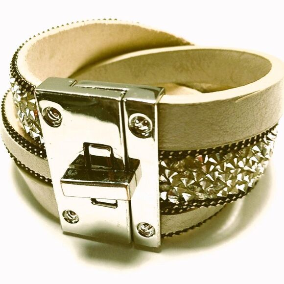 Triple-Wrap Bracelet Cream-Colored Leather with Sparkly Embellishments - Picture 4 of 9